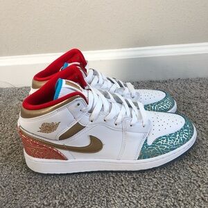 Jordan 1 mid UNC to CHICAGO size 8.5. to small never wore. These are  size 7Y